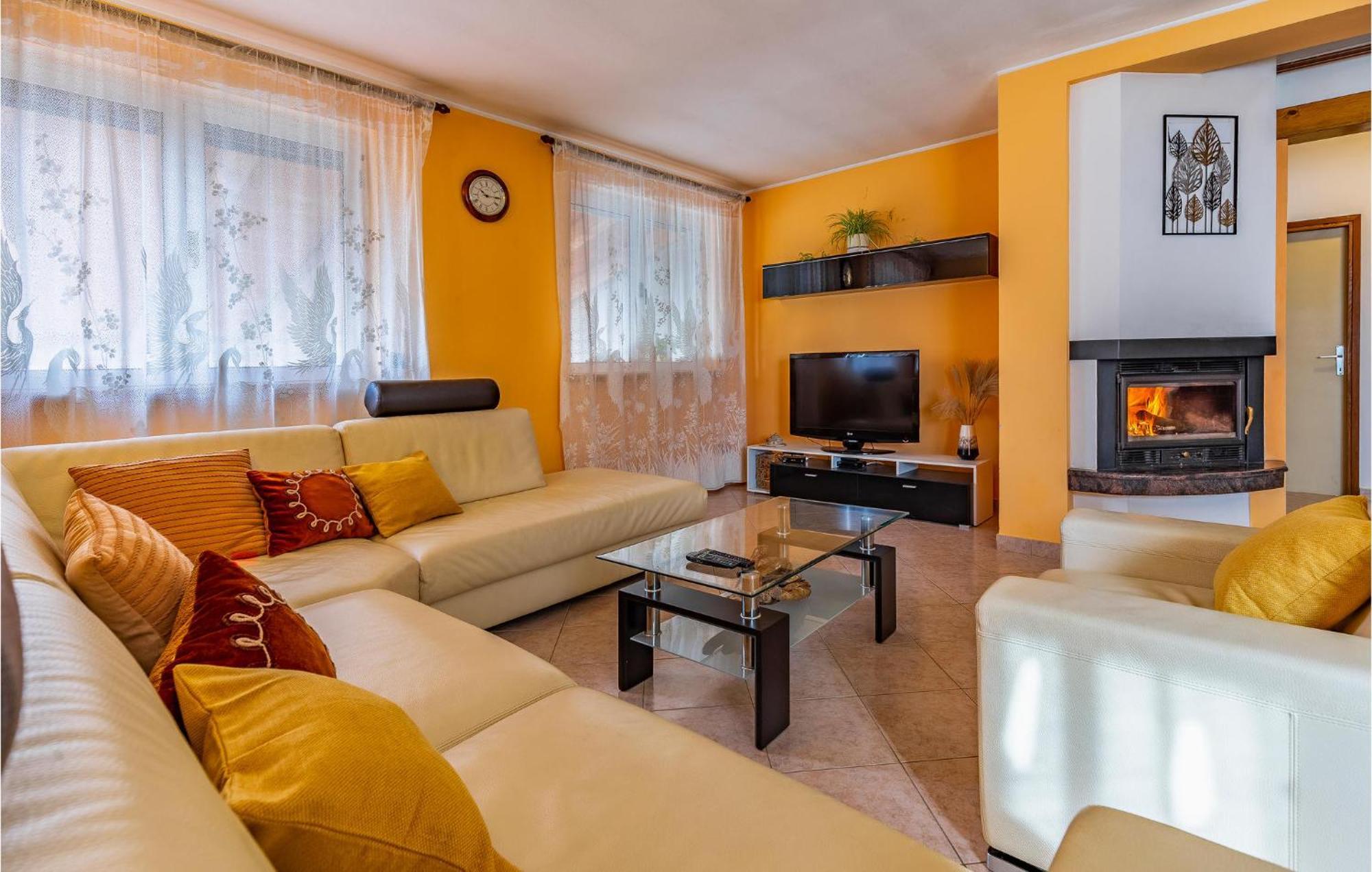 Lovely Home In Sisan With Outdoor Swimming Pool Kültér fotó