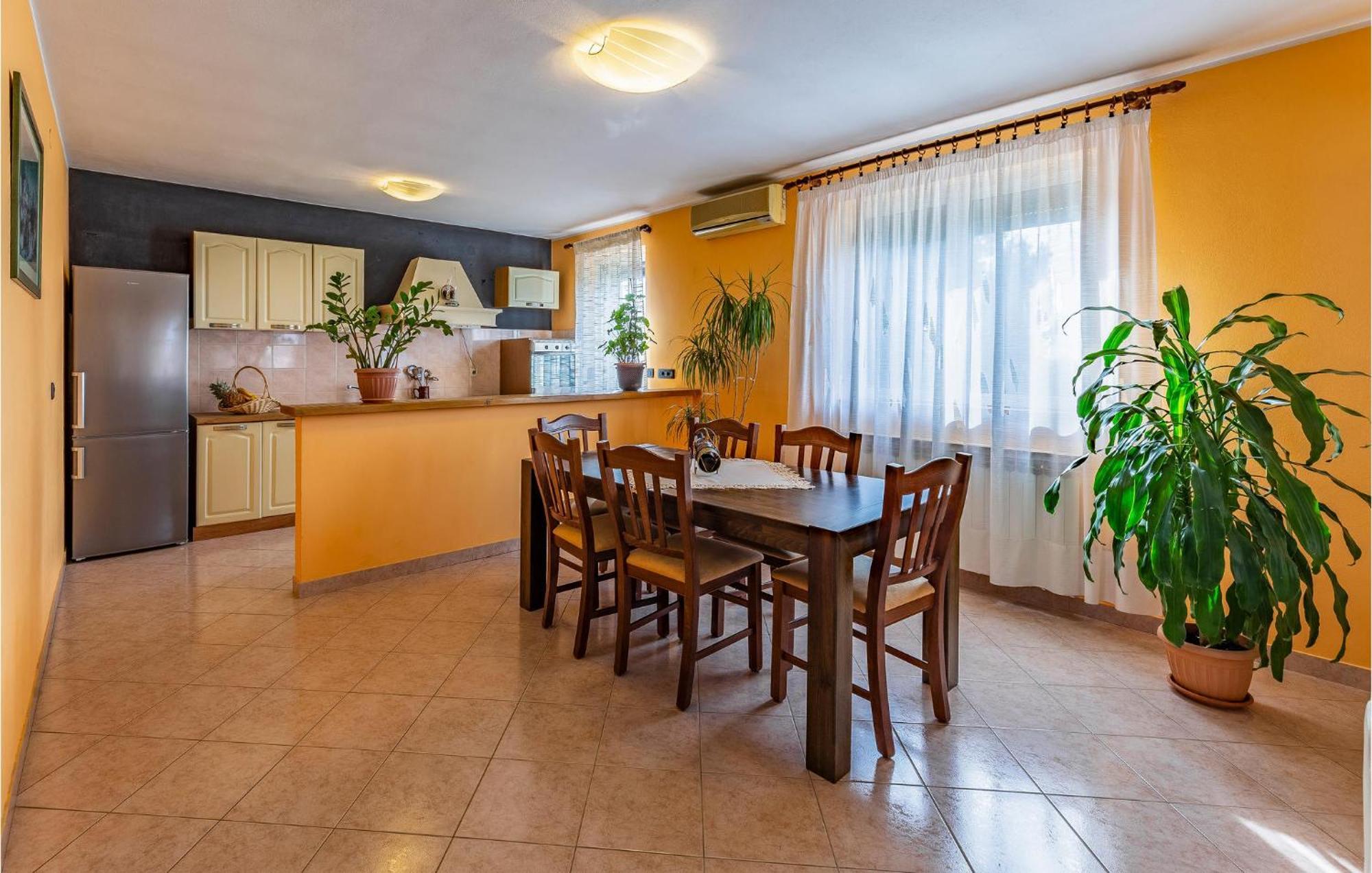 Lovely Home In Sisan With Outdoor Swimming Pool Kültér fotó