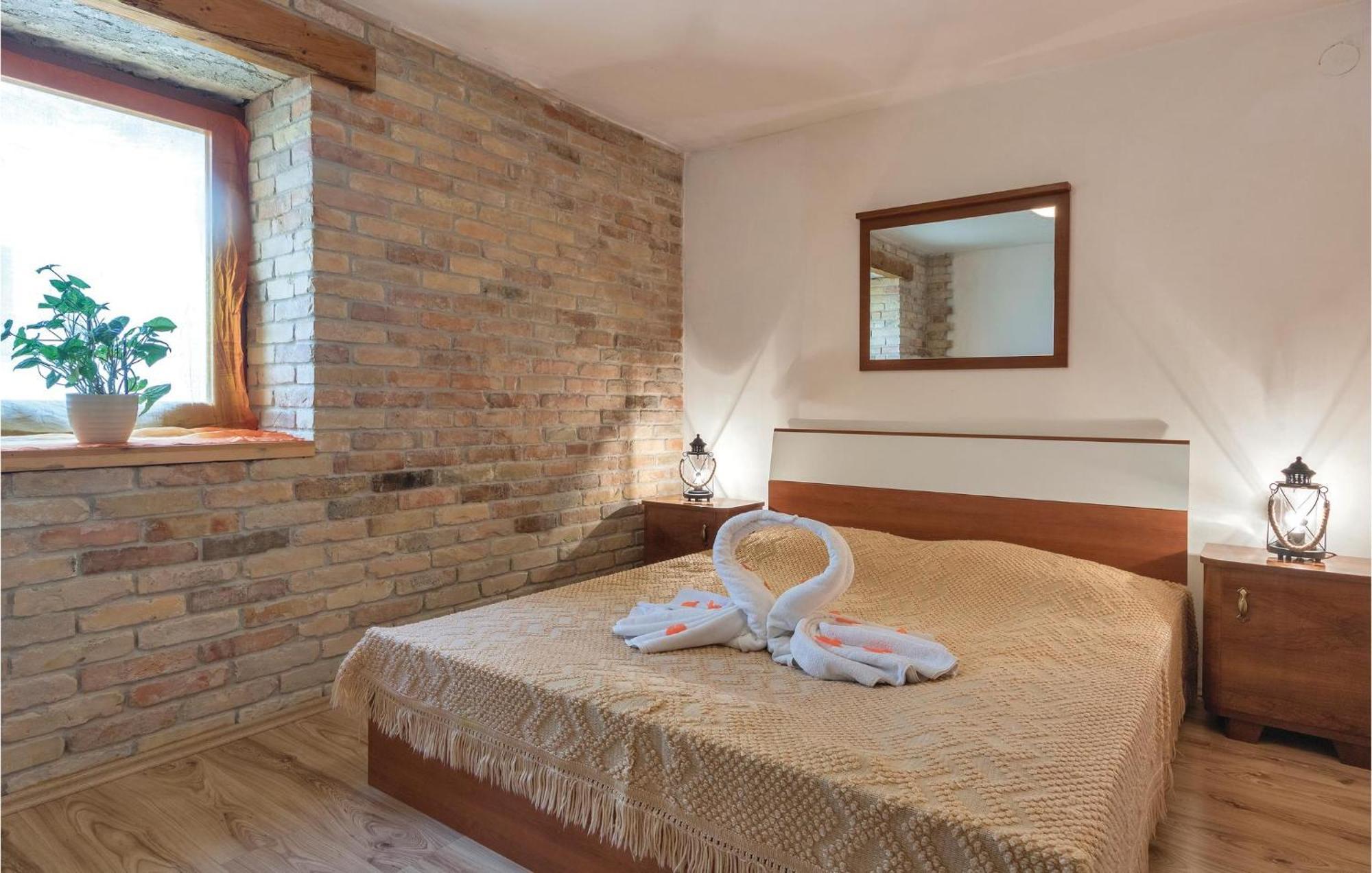 Lovely Home In Sisan With Outdoor Swimming Pool Kültér fotó