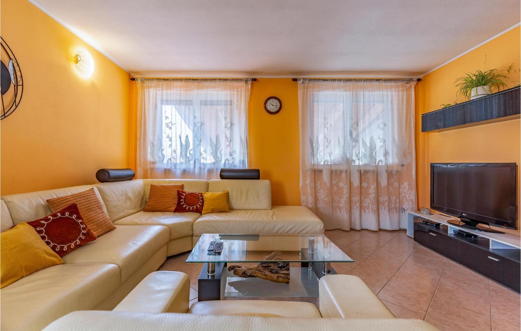 Lovely Home In Sisan With Outdoor Swimming Pool Kültér fotó
